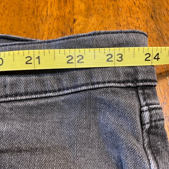 Old Navy mid rise, boyfriend ankle jeans. Size 24. NWT lightly distressed - Picture 7 of 11